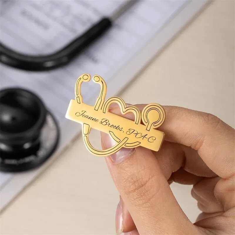 Broche Personalizado Com Nome Para Médicos - Vários Modelos