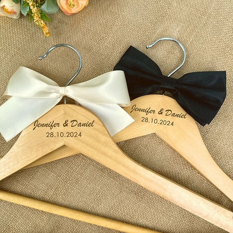 Par de Cabides de Madeira Personalizados Com Seu Nome - Para Casamento e Eventos