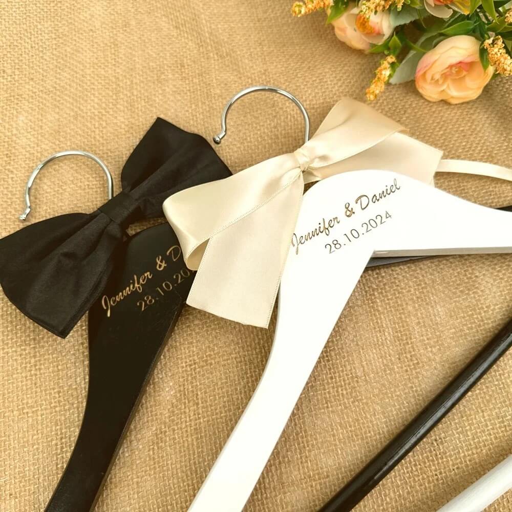 Par de Cabides de Madeira Personalizados Com Seu Nome - Para Casamento e Eventos
