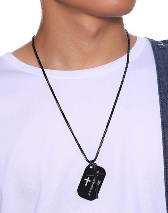 Pingente Masculino Com Cruz e Plaquinha de Inox Personalizada Com Seu Texto